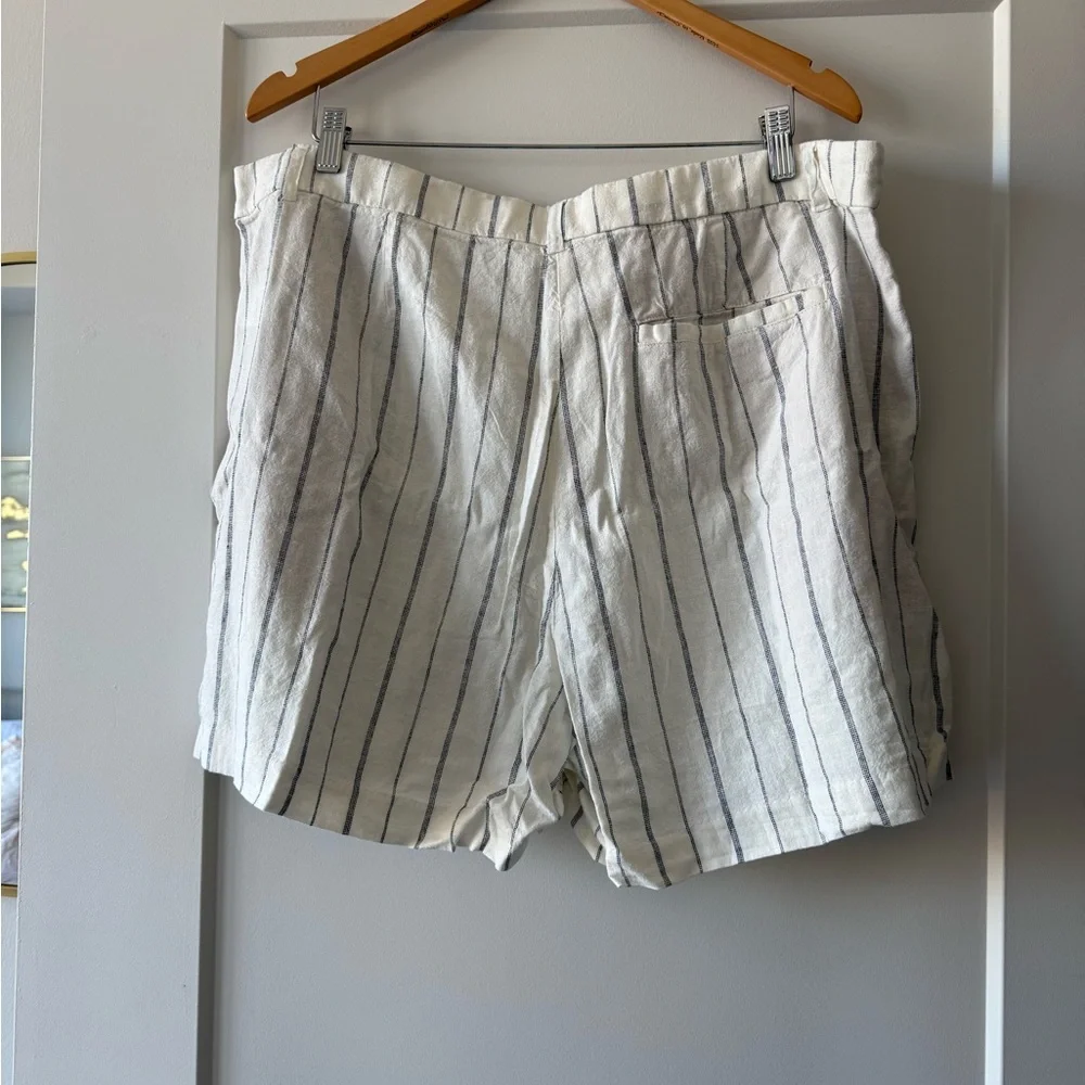 Old Navy White Shorts with Vertical Stripes - Picture 2 of 2
